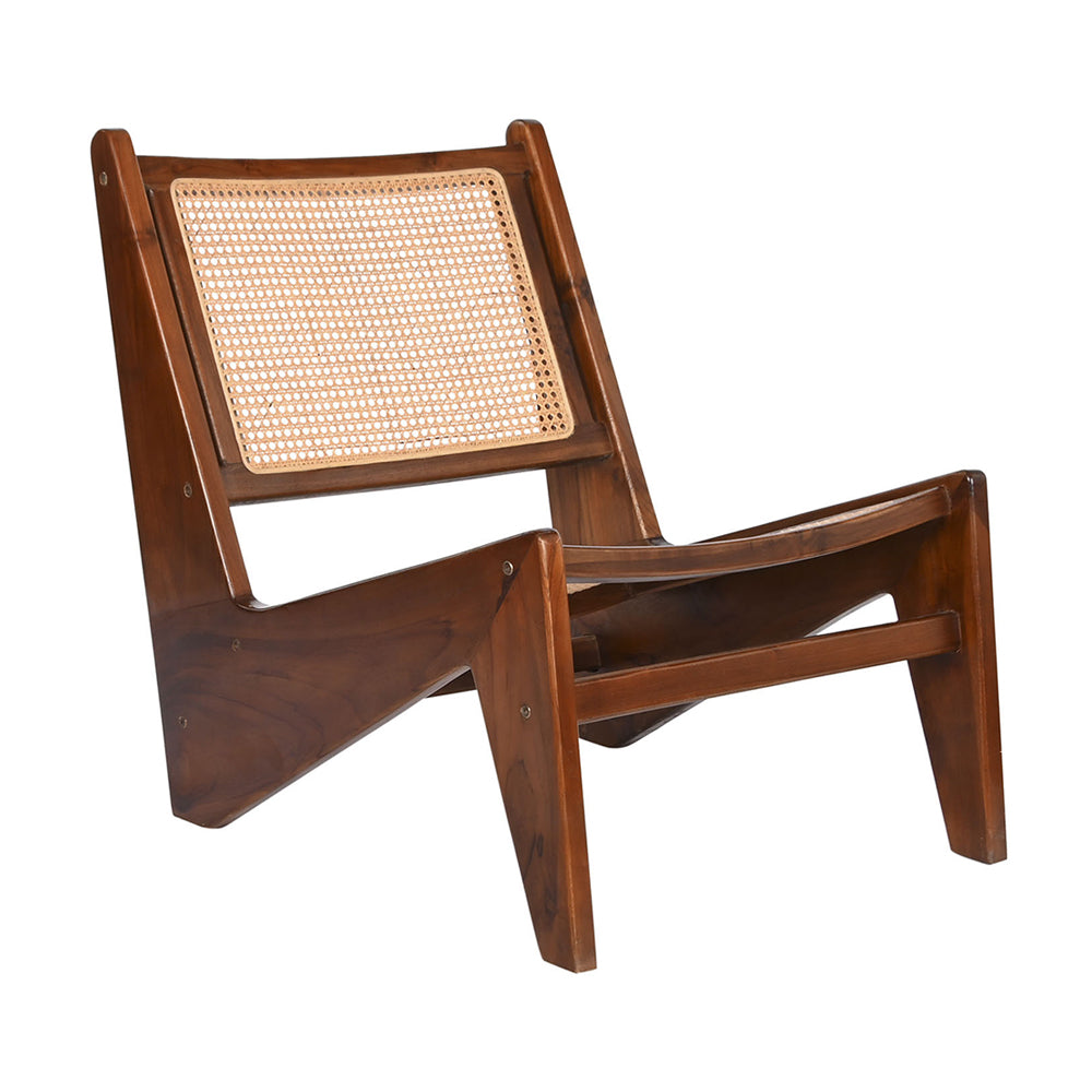 Barna színű, formatervezett, teakfa szék.