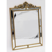 Barokkos megjelenésű,, fából készült, aranyszínű nagy falitükör.