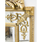 Barokkos megjelenésű,, fából készült, aranyszínű óriás falitükör.
