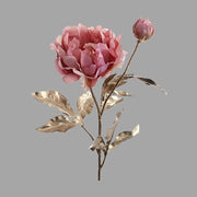 Mű bazsarózsa ág, fényes pezsgőszínű szárral és levelekkel, pink színárnyalatú nyílt és bimbós virágfejekkel.