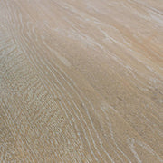 Bedford natúr tölgyfa étkezőasztal felületének faerezet közelről.