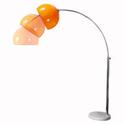 Íves, polírozott krómszínű fémből készült, narancssárga design állólámpa.