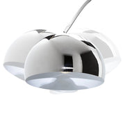 Íves, polírozott krómszínű fémből készült, design állólámpa.