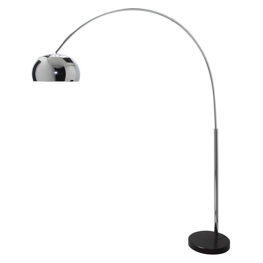 Íves, polírozott krómszínű fémből készült, design állólámpa.