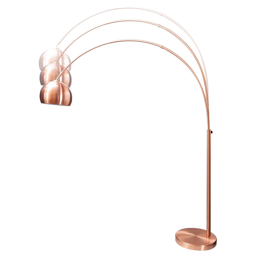 Íves, polírozott részszínű fémből készült design állólámpa.