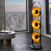 Háromizzós kialakítású, aranyszínű design állólámpa.