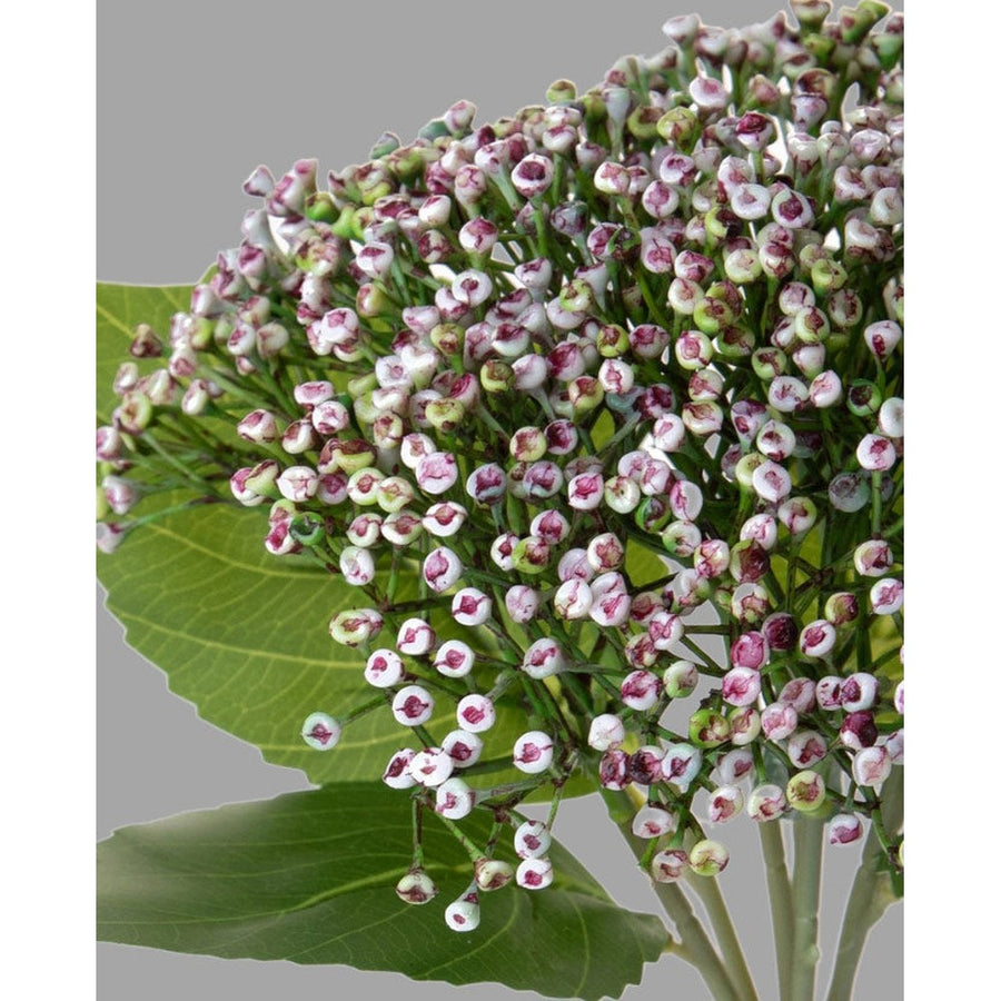 Lila színű bimbós mű hortenzia csokor.