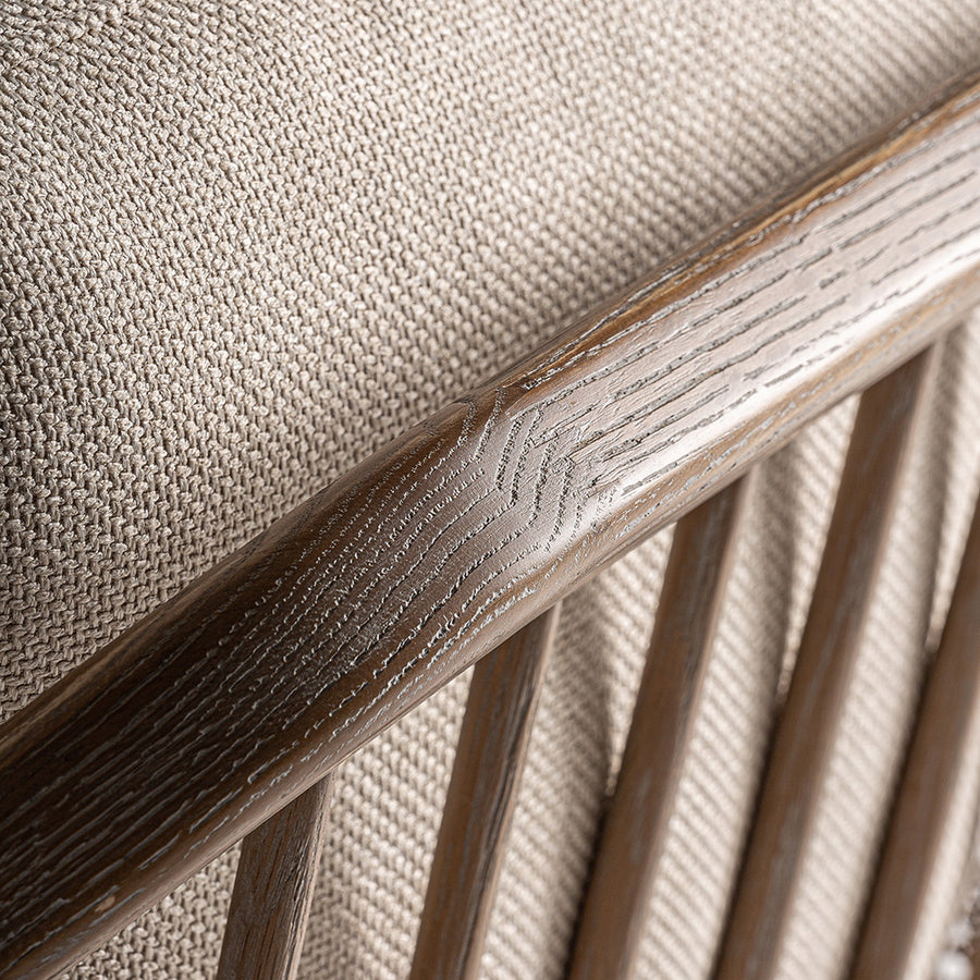 Tömör kőrisfából készült, rattanszövettel kialakított, bézs színű szövettel kárpitozott, formatervezett kortárs fotel.