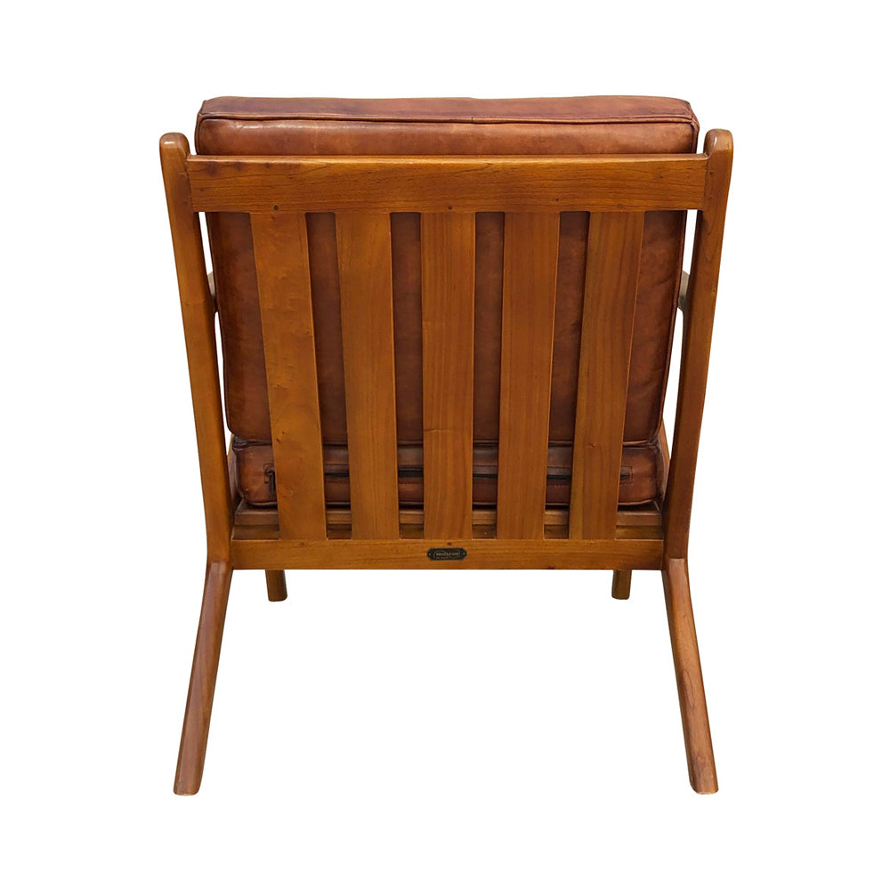 Teakfából készült, antikolt dohánybarna színű bőrrel kárpitozott, kézműves design fotel.