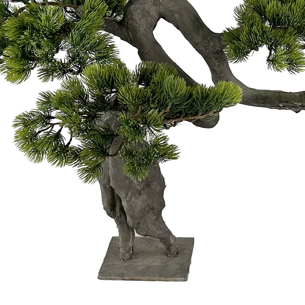 Zöld színű, mű fenyő bonsai fa.