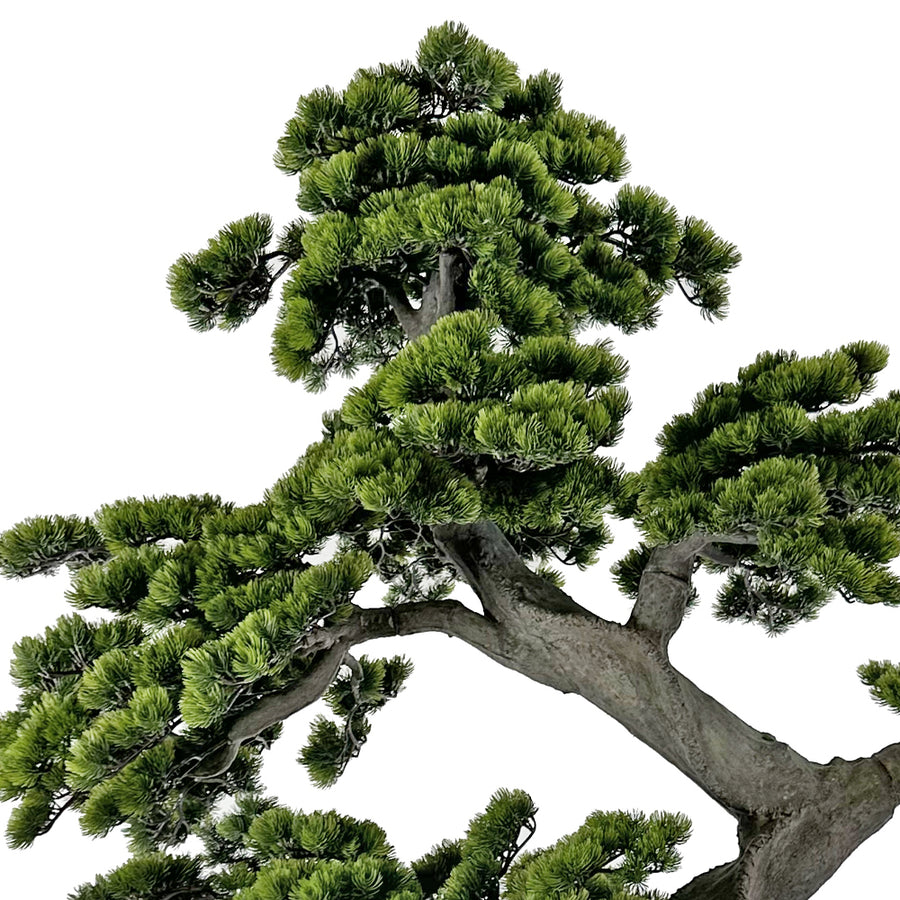 Zöld színű, mű fenyő bonsai fa.