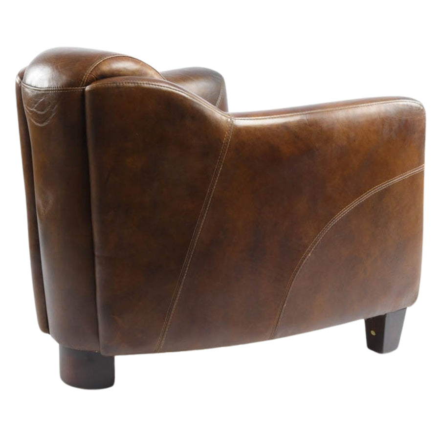 Dohánybarna színű bőrrel kárpitozott bőrfotel.