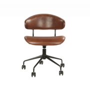 Dohánybarna színű marhabőrrel kárpitozott, bőr irodai forgószék.