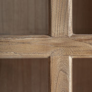 Kézzel csiszolt fa illesztés részlete a BRECEY könyvszekrényen