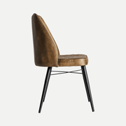 Brouse barna bőrszék profilból, ergonomikus háttámlával és párnázott ülőfelülettel.