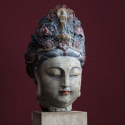 antik Buddha szobor fej meditáló arckifejezéssel