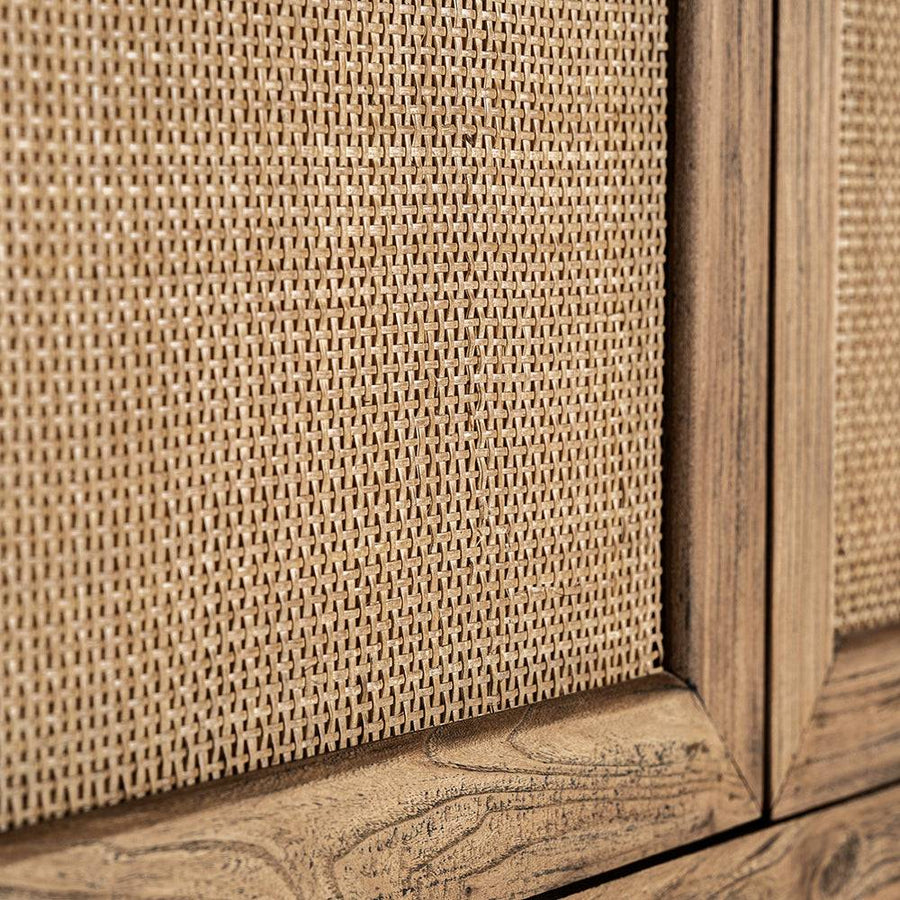 BYREMO rattan ajtófelület részlete – természetes textúra és kézműves kidolgozás.