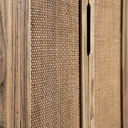 Textúraközelkép – természetes rattan ajtóbetét a Byremo tálalón