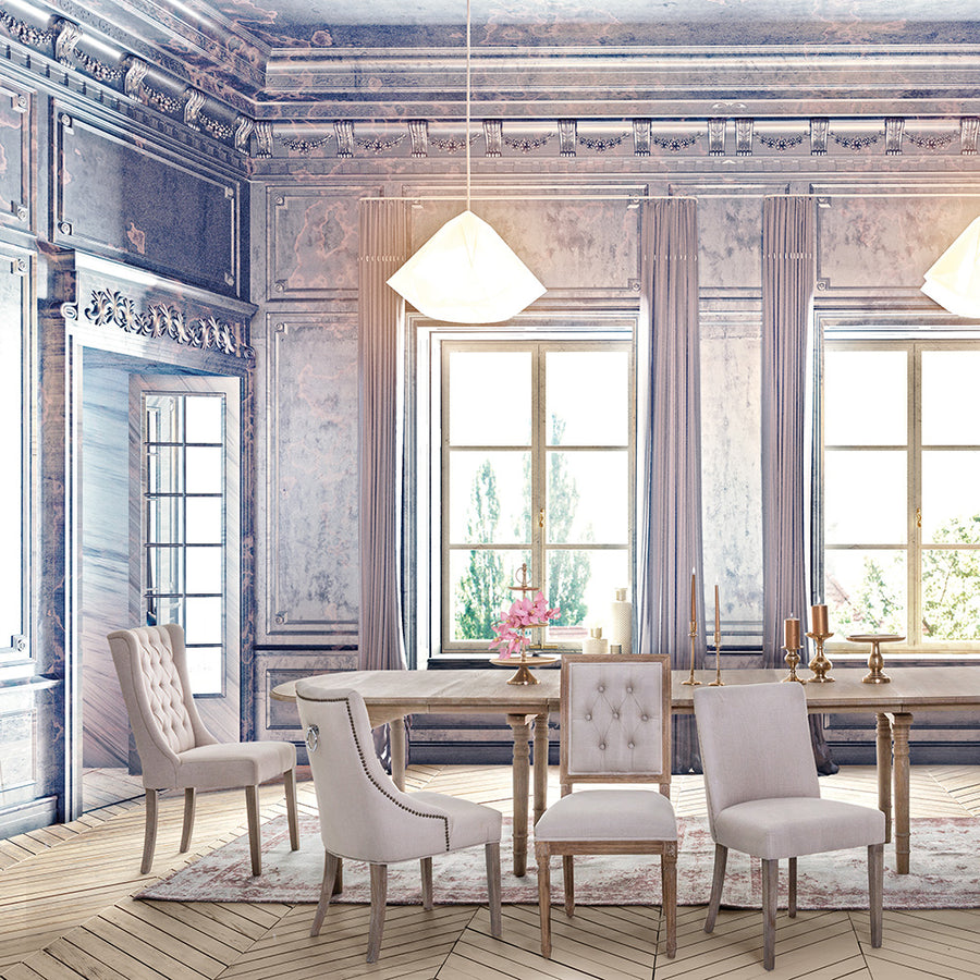 Bézs színű vászonnal kárpitozott, klasszikus formavilágú, elegáns étkezőszék.