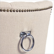 Bézs színű vászonnal kárpitozott, klasszikus formavilágú, elegáns étkezőszék.