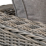 Párnarészlet a Calvi lounge szett szürke ülőbútorán.