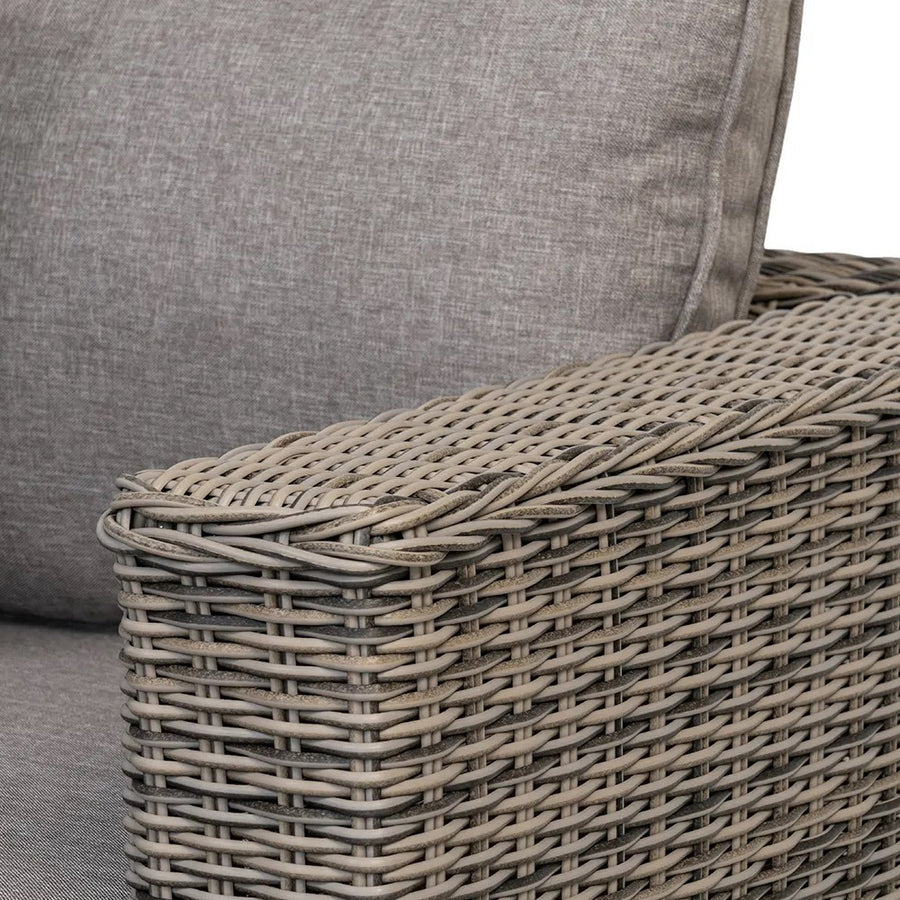 Calvi ülőgarnitúra textúrájának részlete, modern kültéri kialakításban.