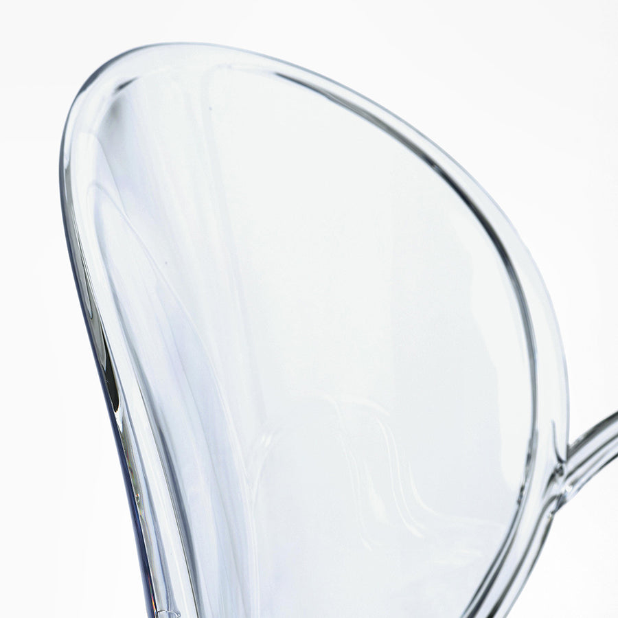 Víztiszta, áttetsző polikarbonátból készült, formatervezett design karosszék.