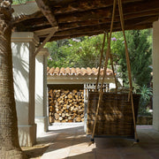 függő kerti kanapé fedett teraszon köteles felfüggesztéssel