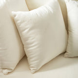 ekrü párnás függő kanapé közelről részlet