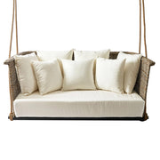 natúr rattan függő kanapé ekrü párnákkal vintage stílusban