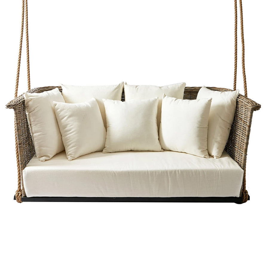 natúr rattan függő kanapé ekrü párnákkal vintage stílusban