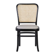 Fekete színű, rattan betétes thonet szék.