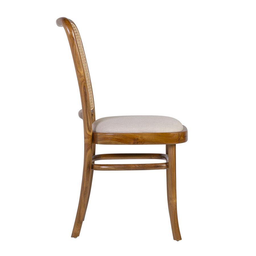 Barna színű, rattan betétes thonet szék.