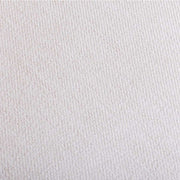 Koloniál stílusú, natúr színű, teakfa étkezőszék rattan háttámlával és bézs ülőfelülettel.