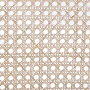 Koloniál stílusú, natúr színű, teakfa étkezőszék rattan háttámlával és bézs ülőfelülettel.