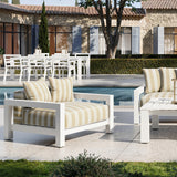 cap-antibes kültéri lounge fotel medence melletti enteriőrben