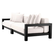 Törtfehér színű ülő és hátpárnákkal kialakított, formatervezett kerti design kanapé.