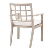 Bézs színű ülőpárnával ellátott, formatervezett kerti design étkezőszék.