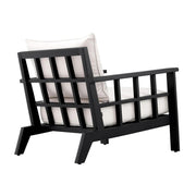 Törtfehér színű ülő és hátpárnákkal kialakított, formatervezett kerti design fotel.