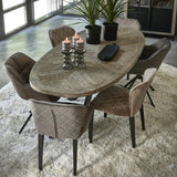 több darab étkezőfotel elegáns nappaliban