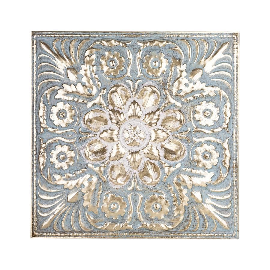 Casa Roma négyzet alakú fém fali dekoráció, antik arany és kék színben, virágmintás dombornyomással.