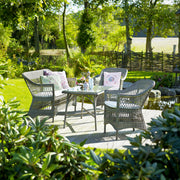 Antikszürke színű, 2 személyes műrattan kerti kanapé.