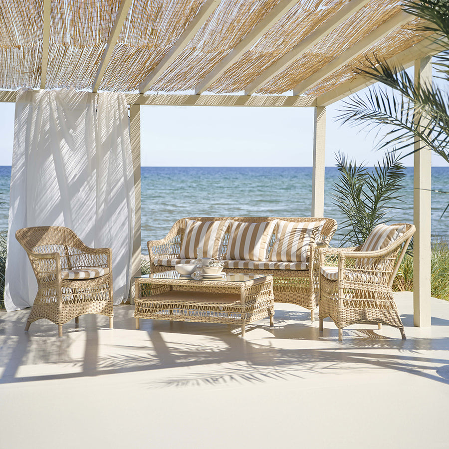 Vintage, natúr színű, 3 személyes műrattan kerti kanapé.