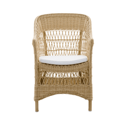 Vintage stílusú, natúr színű, műrattan kerti karosszék.