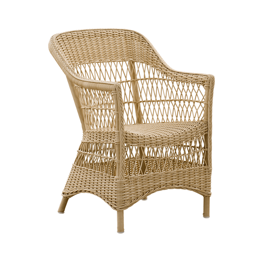 Vintage stílusú, natúr színű, műrattan kerti karosszék.