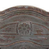 Virágdísz közelről a Casa Roma falpanel felső részén, shabby chic antikolt kivitelben.