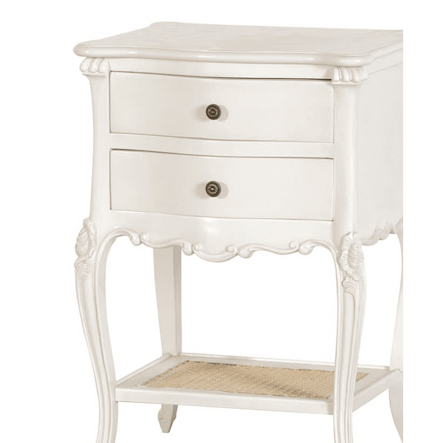 Törtfehér színű, gazdagon díszített, 2 fiókos kézműves éjjeliszekrény.