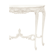 Törtfehér színű, gazdagon díszített kézműves konzolasztal.