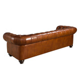 Chesterfield stílusú, háromszemélyes konyakbarna bőrkanapé.