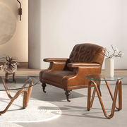 Enteriőr – Chester konyakbarna bőrfotel modern nappali berendezés részeként.